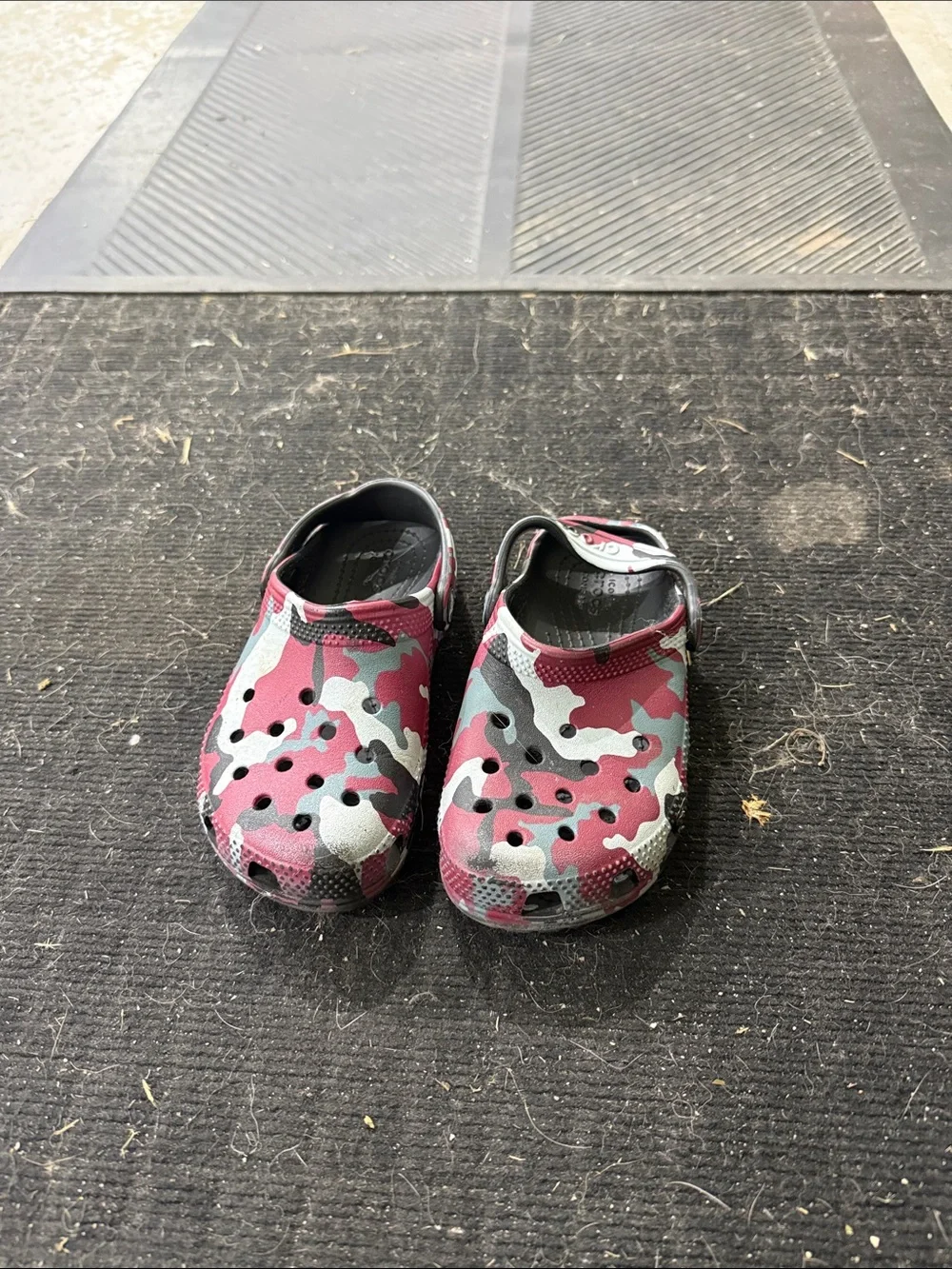 CROCS Kids Camo Slip-On Sandals in Pink and Gray